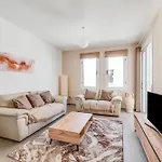 Apartment Steni Views By Ezoria Polis