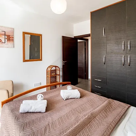 Apartment Steni Views By Ezoria Polis