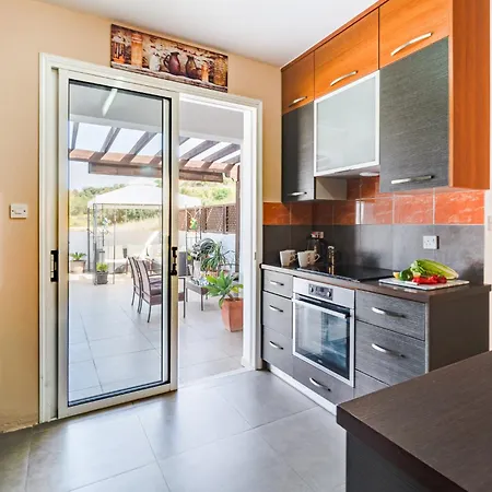 Steni Views By Ezoria Apartment Polis