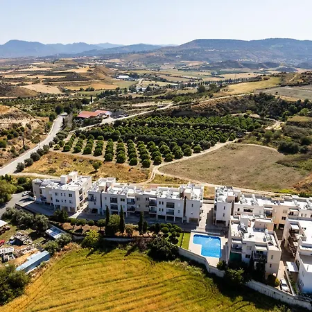 Steni Views By Ezoria Apartment Polis