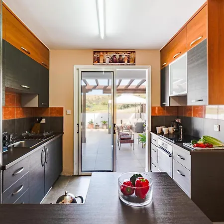 Apartment Steni Views By Ezoria Polis
