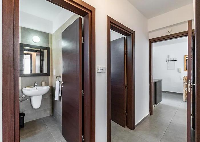 Steni Views By Ezoria Polis